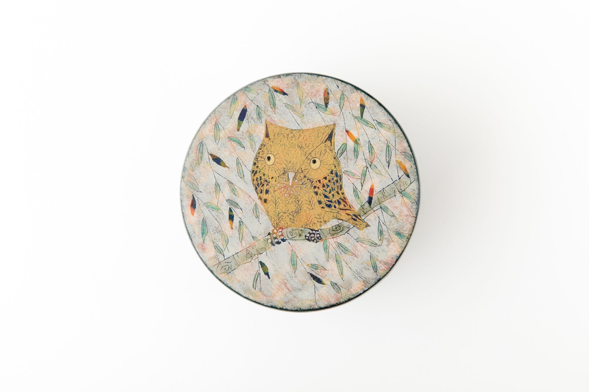 Top view of japanese ceramic lid with hand-painted owl motif by Ito Hokuto | wanova