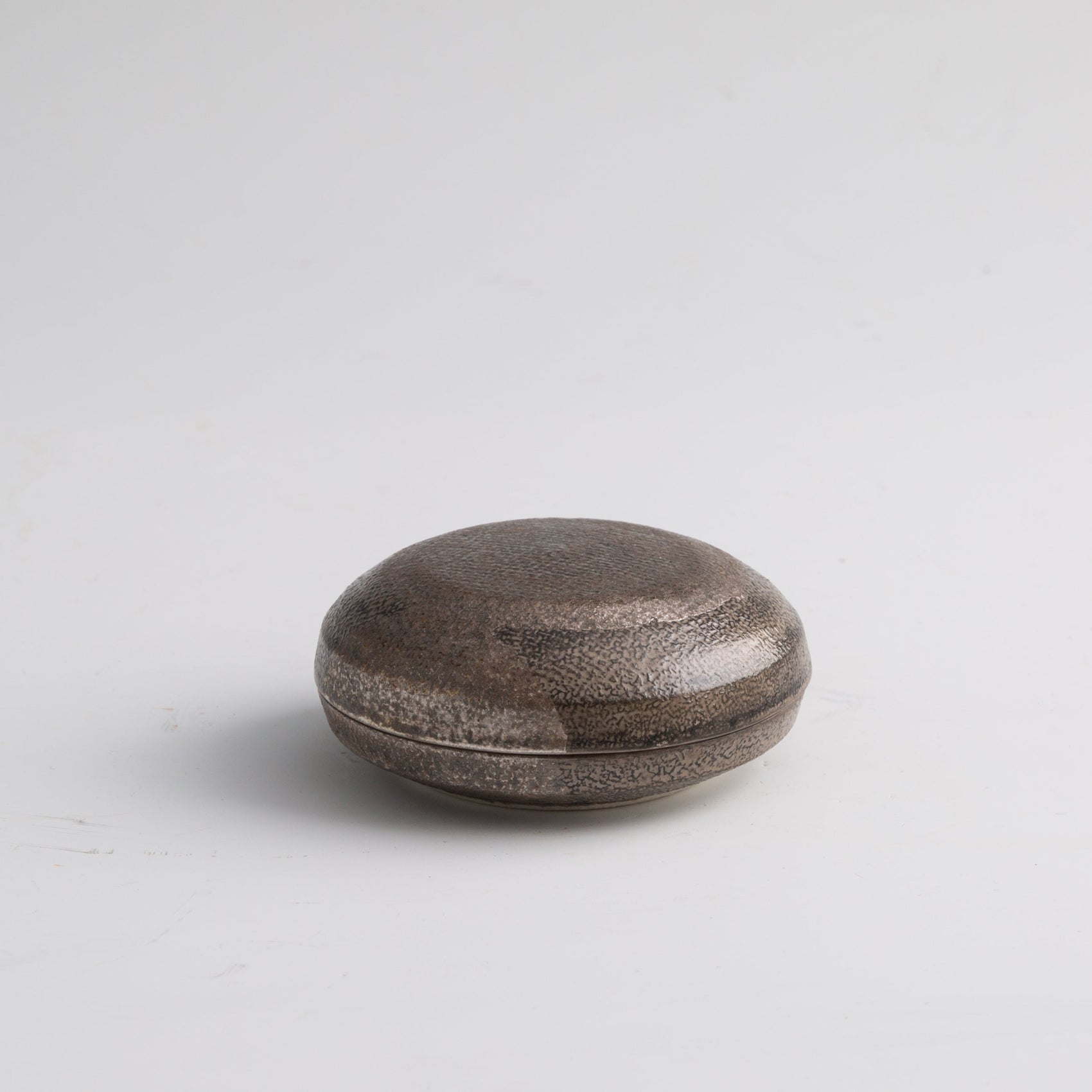 佐々木文代作 ドットの香合 銀グレー 正面