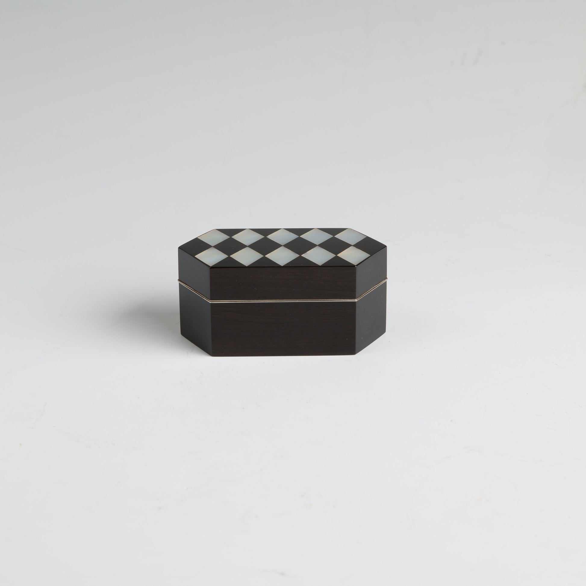 Luxury hexagonal ebony Japanese incense container with geometric raden inlay by Inami Hiroyuki made with Lacquer and Mother-of-pearl inlay