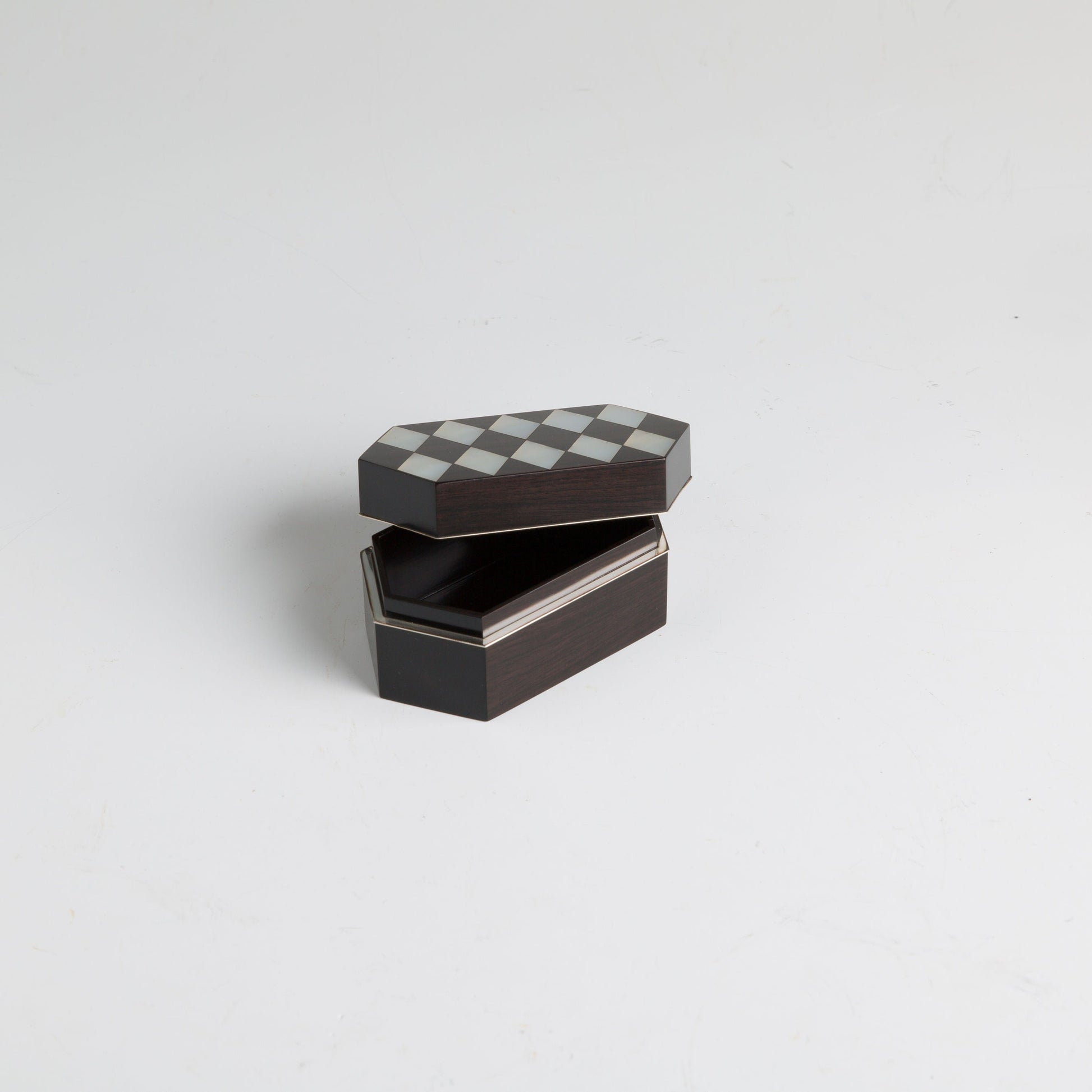 Raden-inlaid ebony hexagonal incense container by Inami Hiroyuki made with Lacquer and Mother-of-pearl inlay, open view 