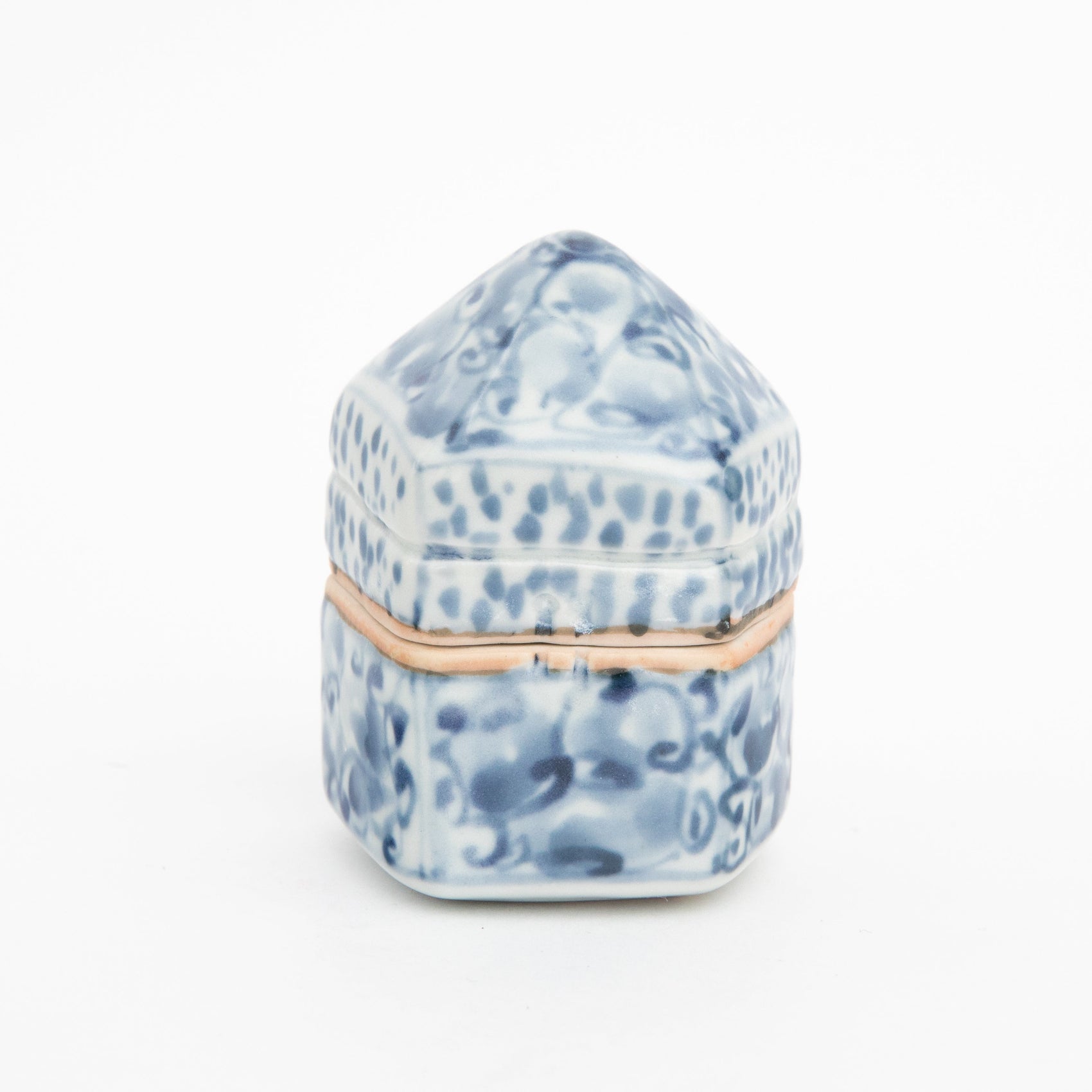 Vue arrière boîte à encens en porcelaine