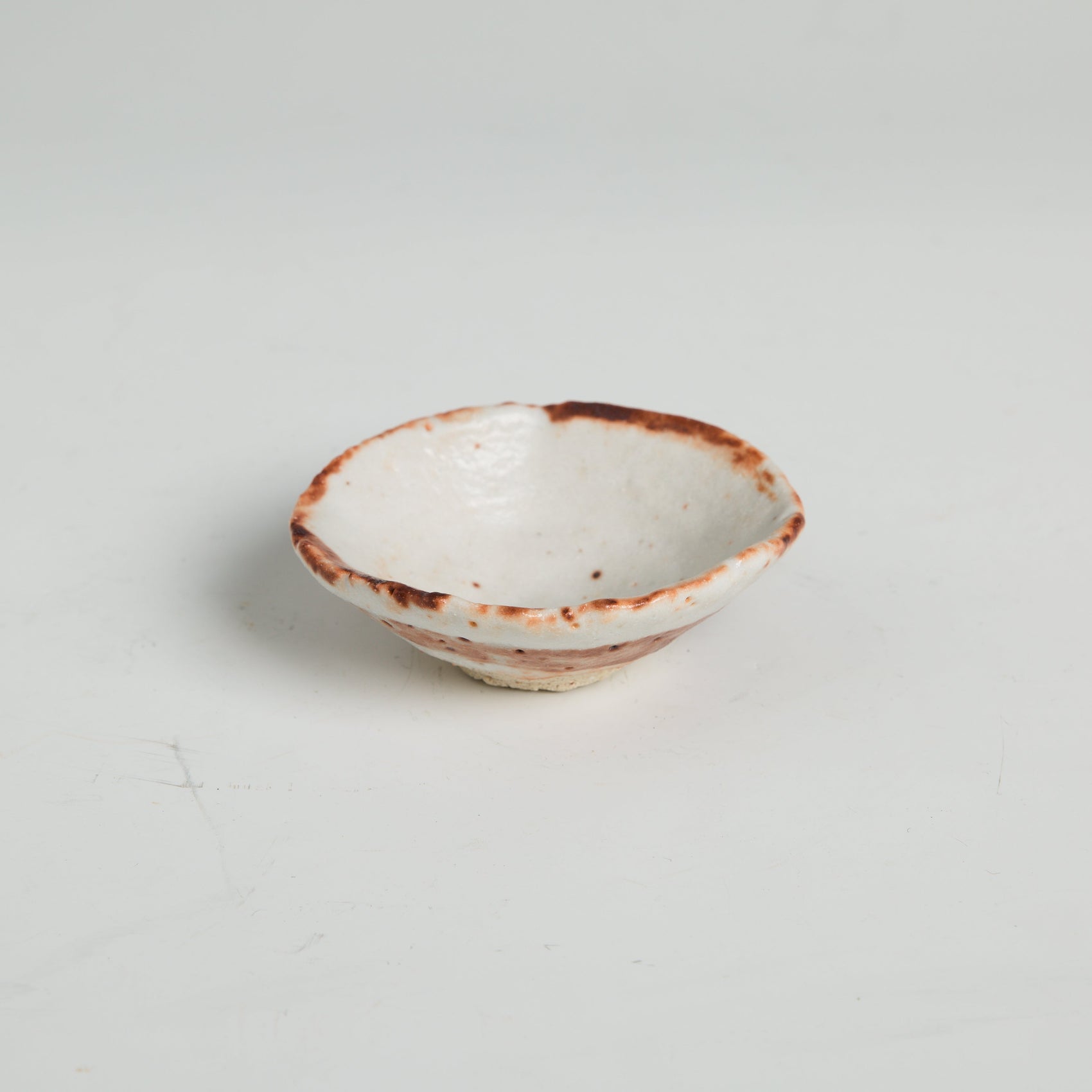 柳下季器作 志野編笠ぐい吞 正面 | 柳下季器 作