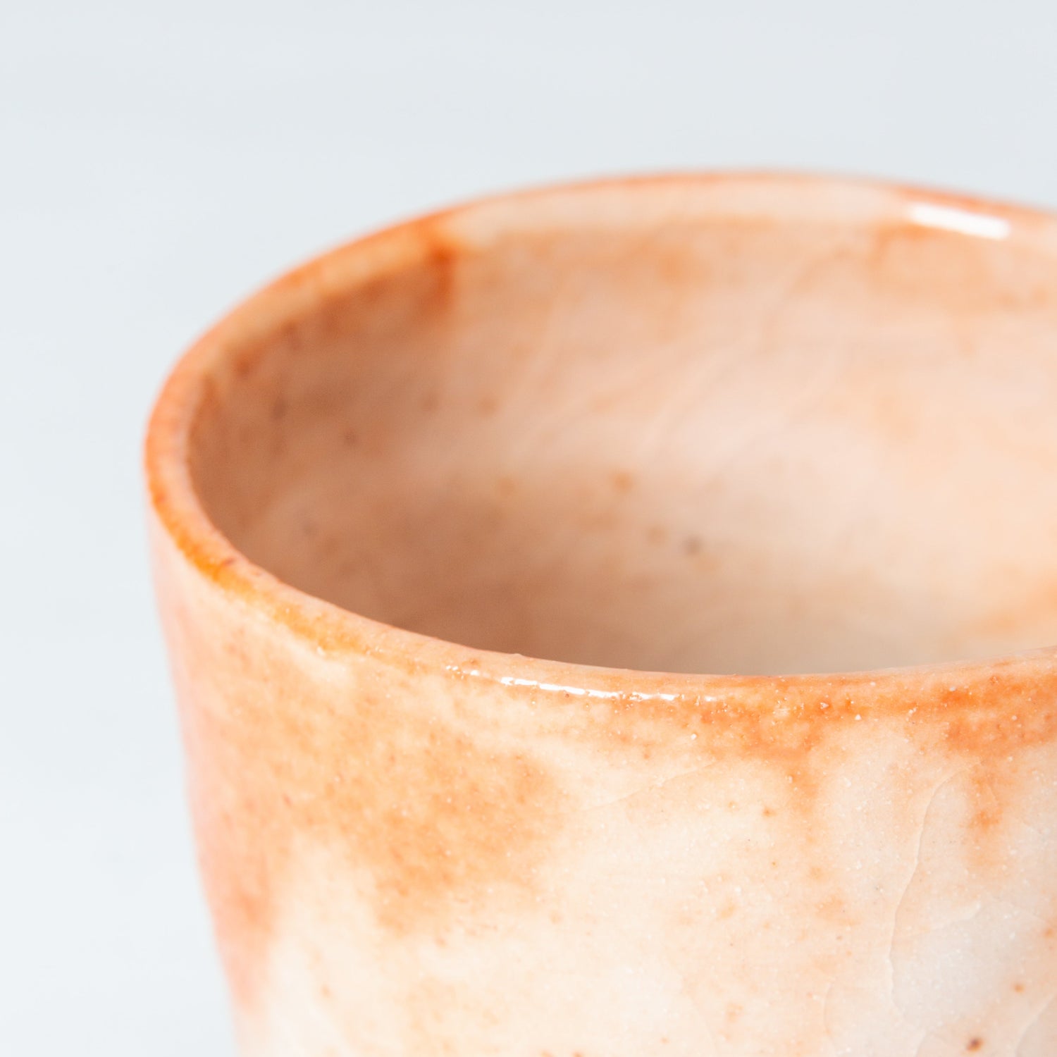 Close-up of Shino tea bowl rim glaze texture | by Mahito Yoshida | Japanese Ceramic | wanova