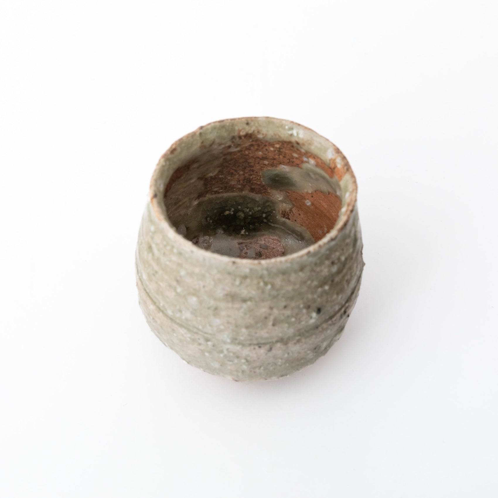 Intérieur du guinomi Iga effet de cuisson par Kai Tsujimura