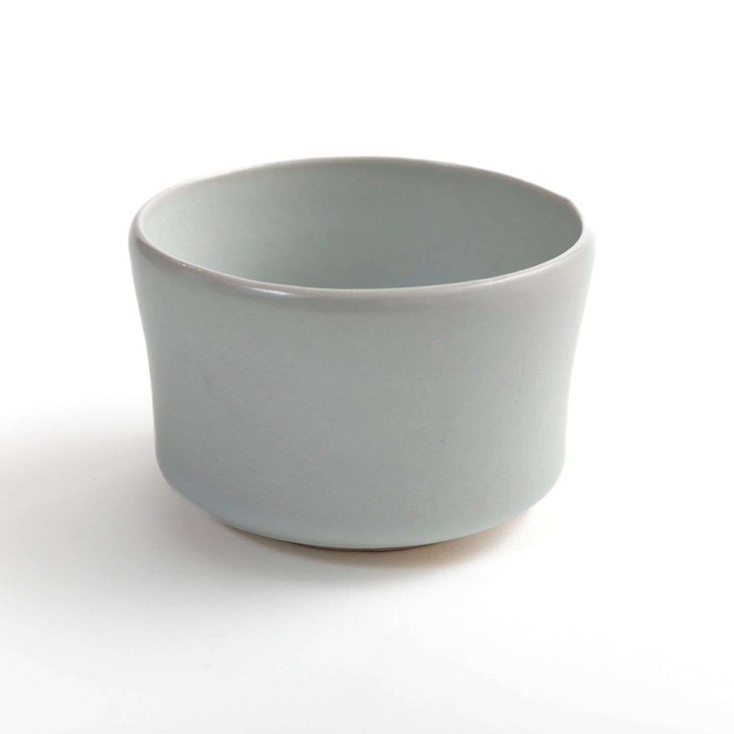 Ivory white travel chawan by Sadamitsu Sugimoto front view