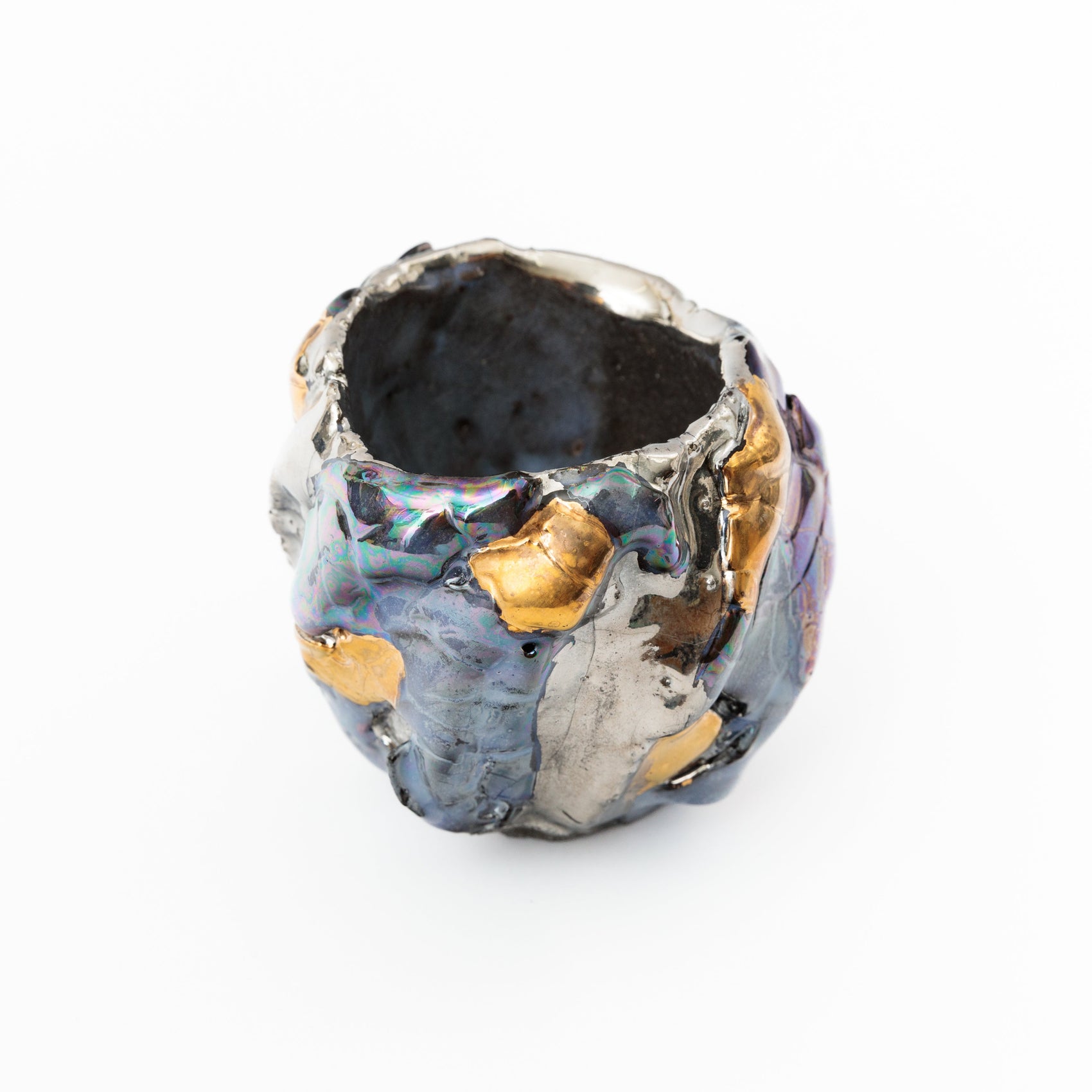 VANISHING POINT｜市川透 作 金彩を施した現代的なぐい呑み。