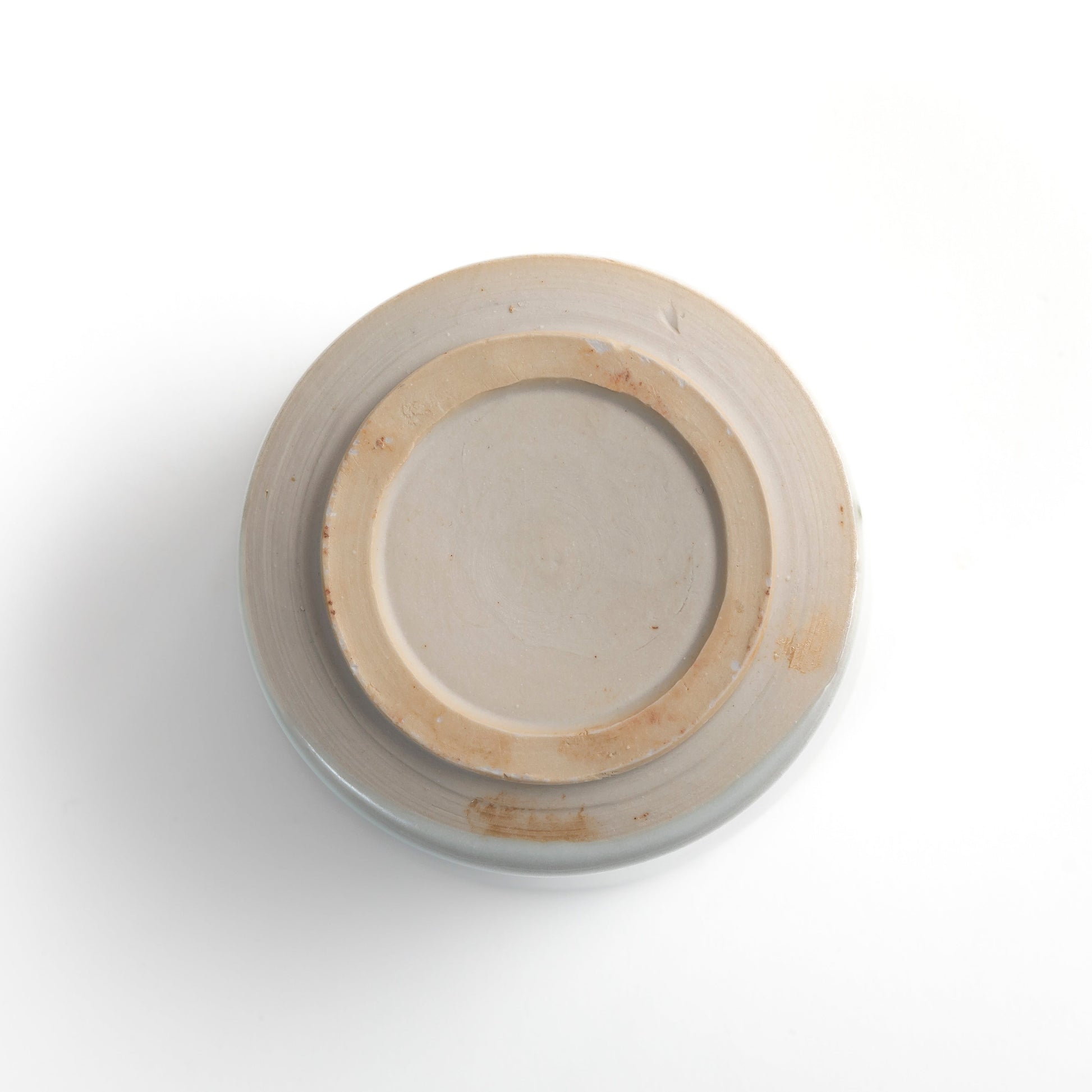 Underside foot of ivory white chawan