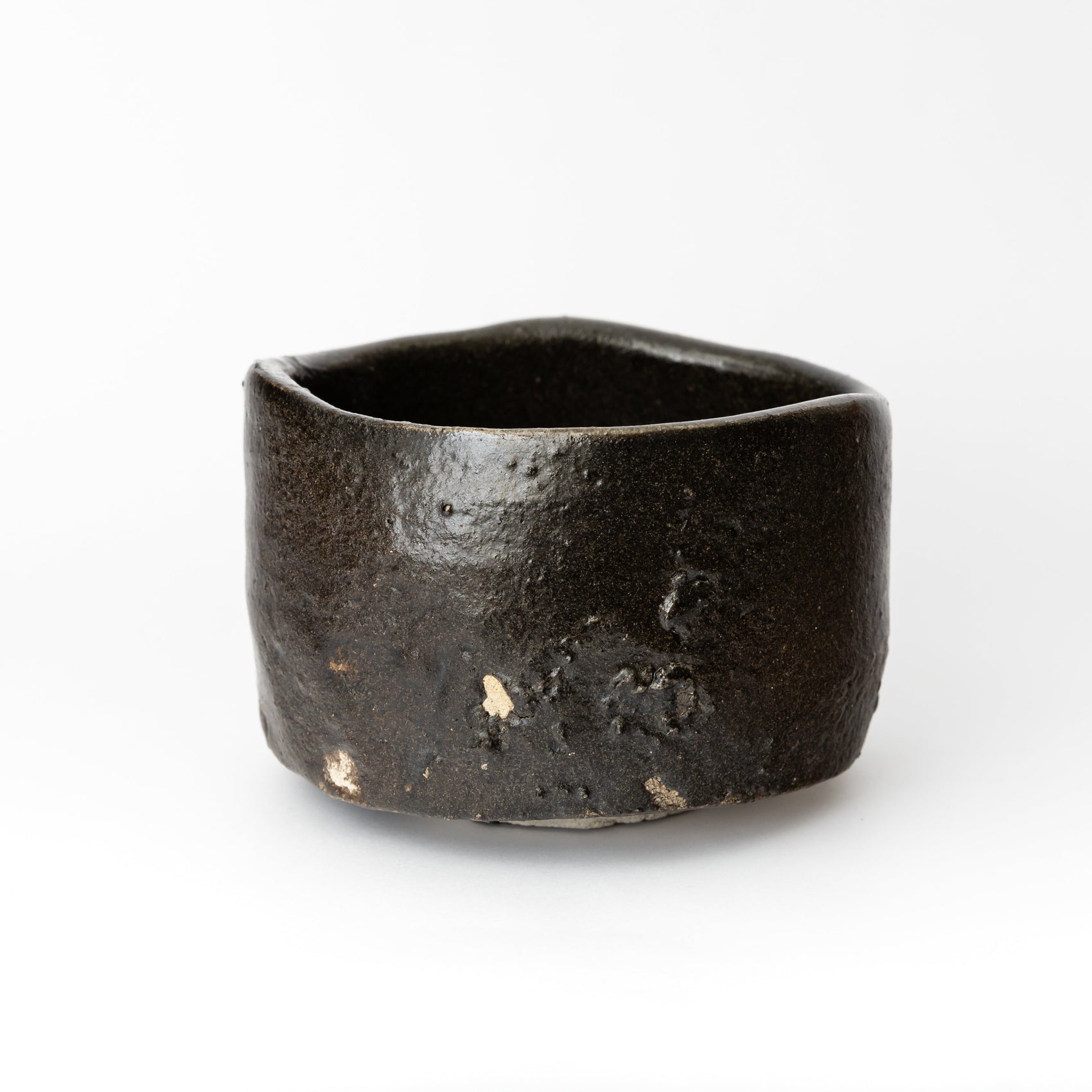 Kai Tsujimura Hikidashi black tea bowl front view