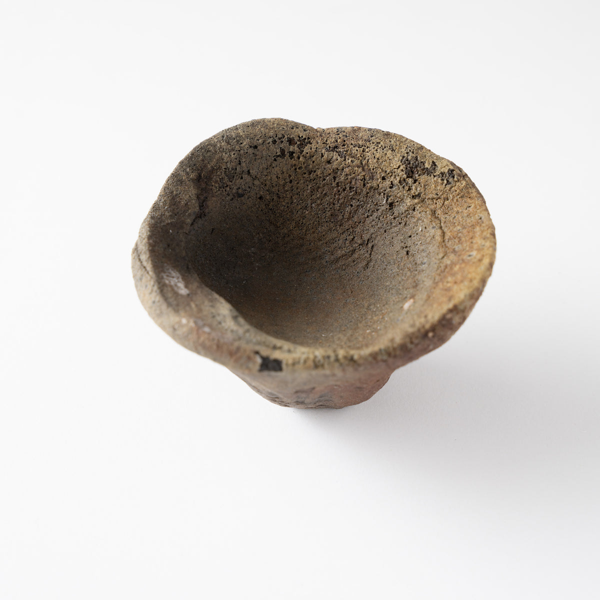 tamotsu-funakoshi-ceramic-guinomi-sake-cup-scorched-rim