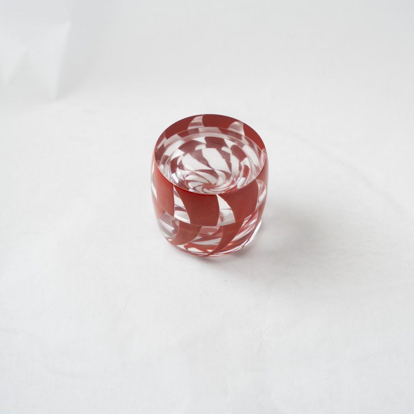 Directly from above view of the acrylic small box, displaying a perfect concentric geometry where the exterior spirals merge into a fluid optical illusion.