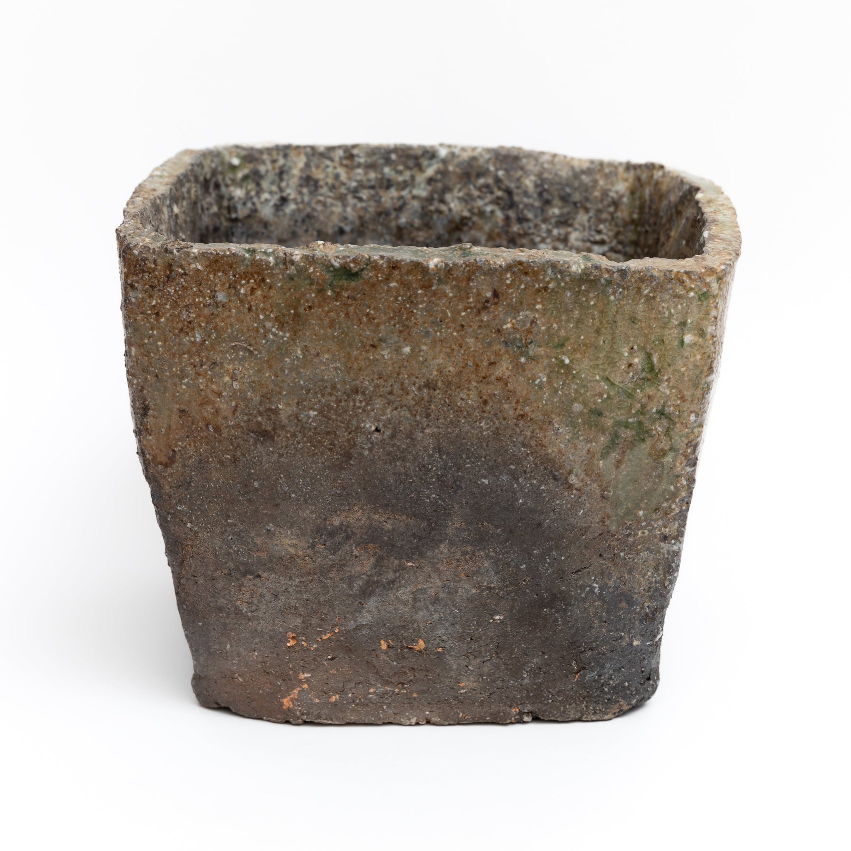 Iga square hanaire mizusashi by Aiko Watanabe interior view