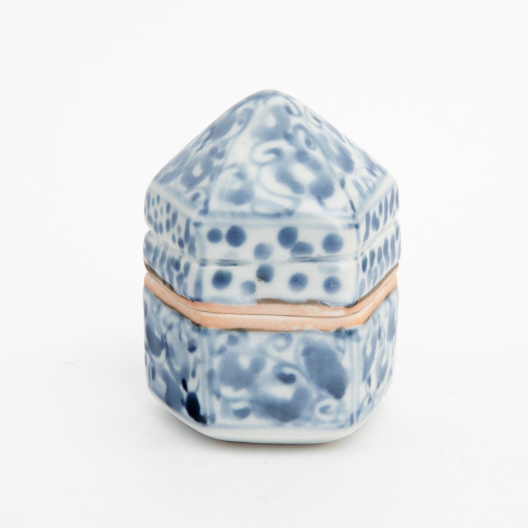 Détail intérieur boîte à encens porcelaine