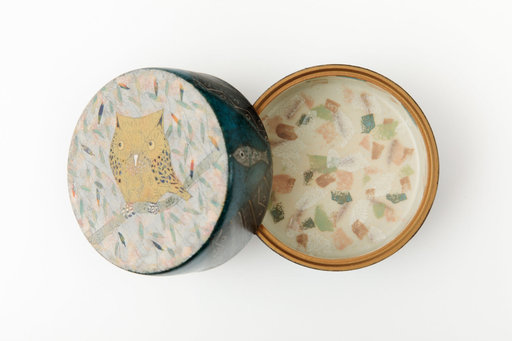 Top view of open japanese ceramic box by Ito Hokuto with decorated lid and glazed interior | wanova