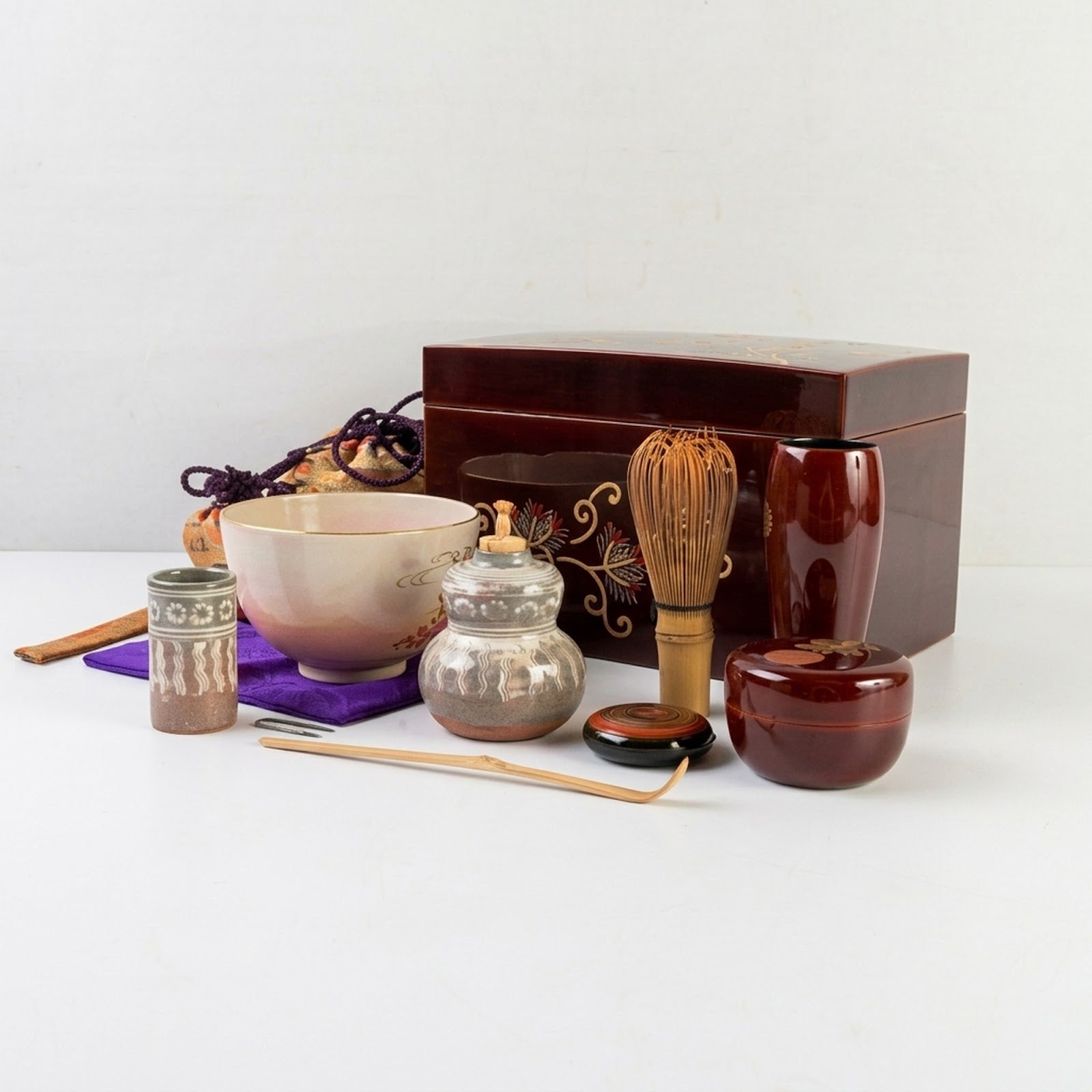 Full view of the curated CHABAKO set, harmonizing lacquerware, ceramics, textiles, and bamboo tools.