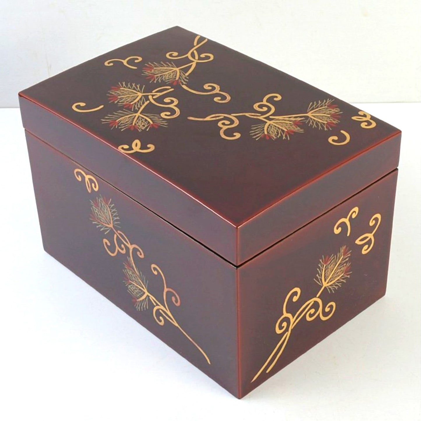 Angled view showing the quiet presence of the tame-nuri tea box and its flowing pine motifs