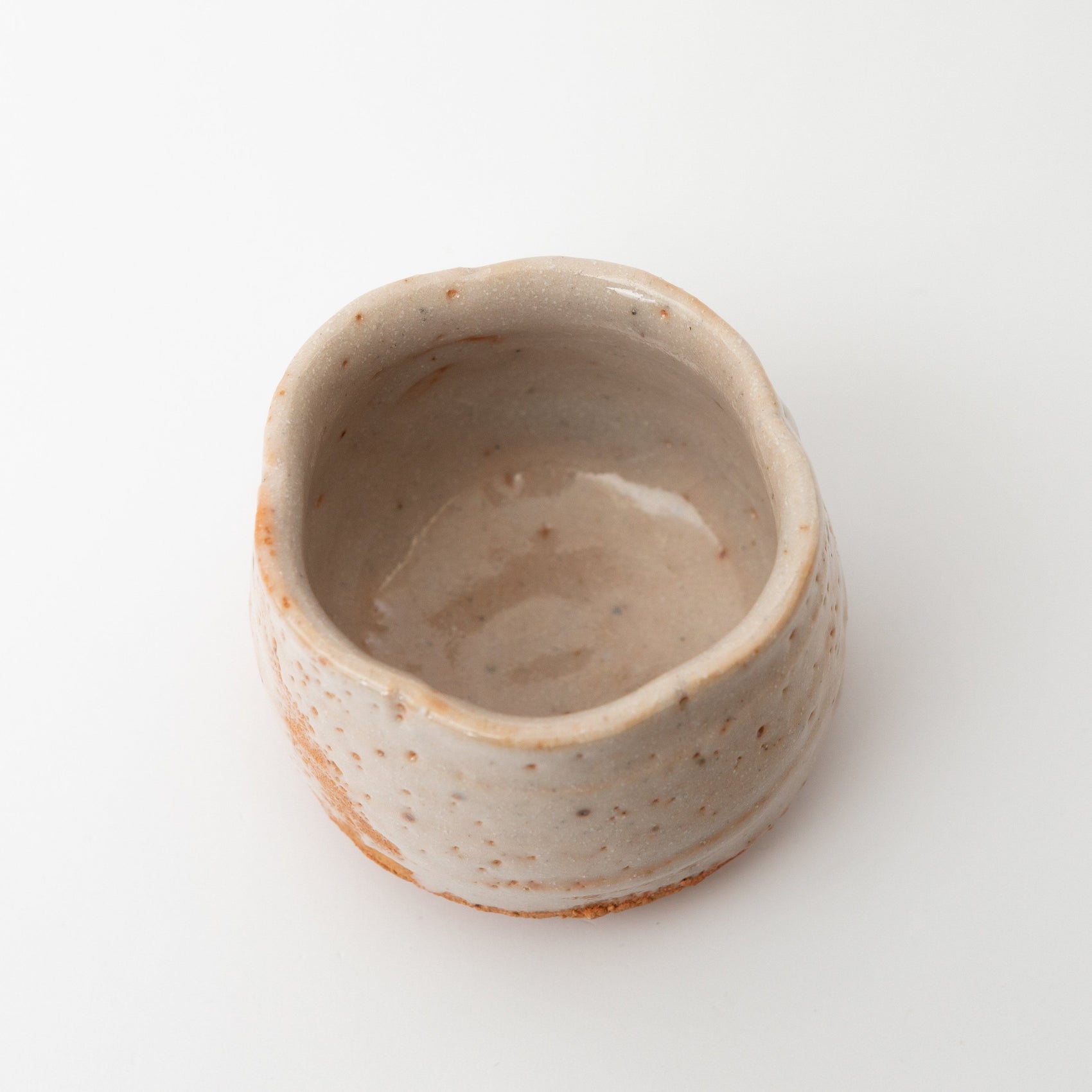 Vue intérieure d’un guinomi Shino