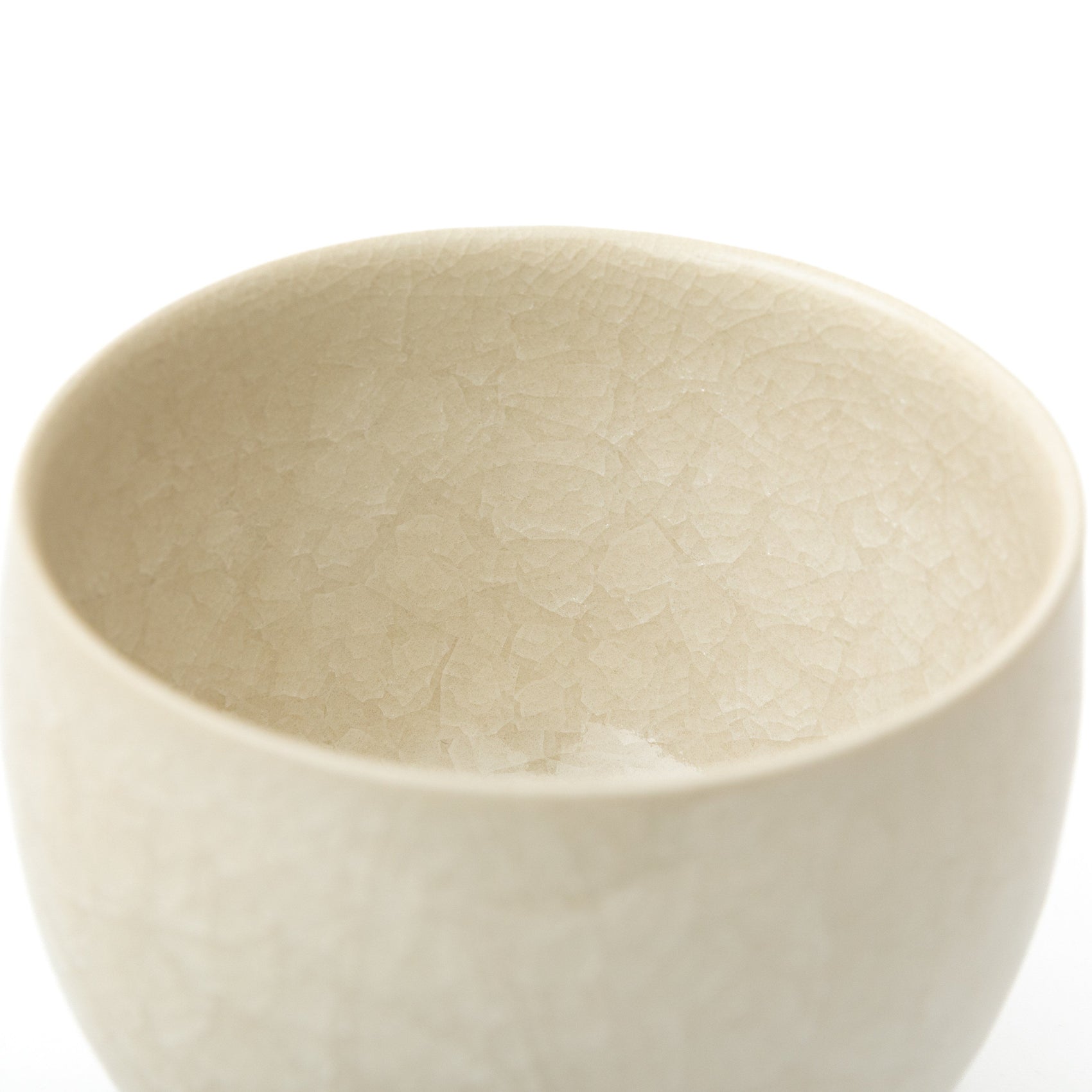 Bord et texture de l’émail d’un chawan blanc | par Takeshi Imaizumi | wanova