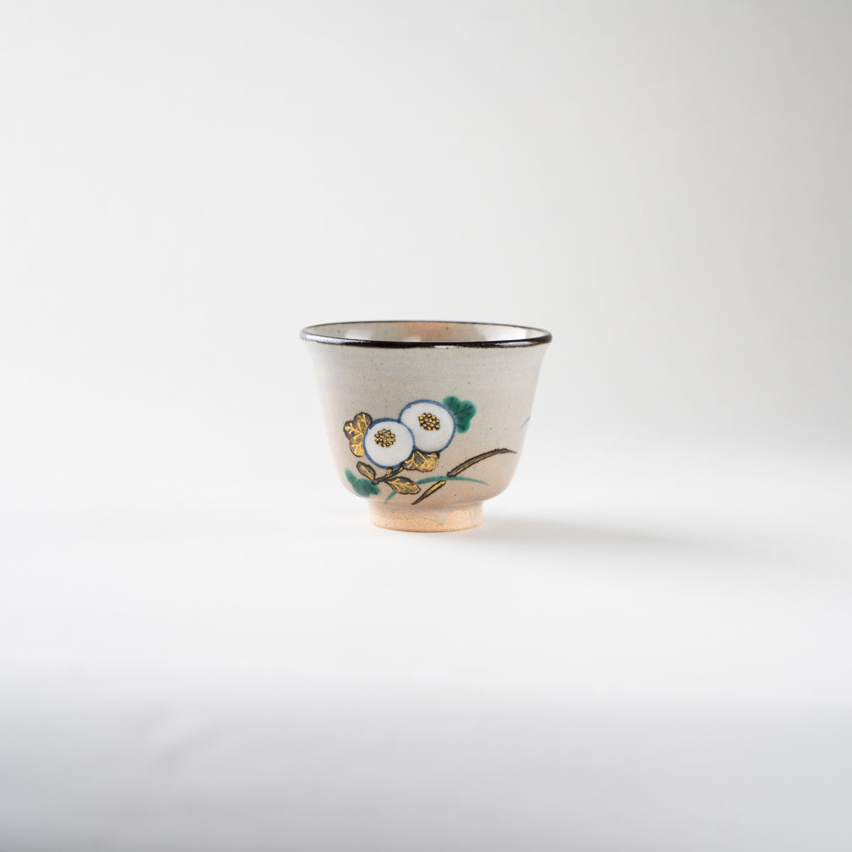 Alternate side view of the Kiku GUINOMI by Eiraku Zengoro XVI, showing the graceful trailing lines of the gold and green floral stem.