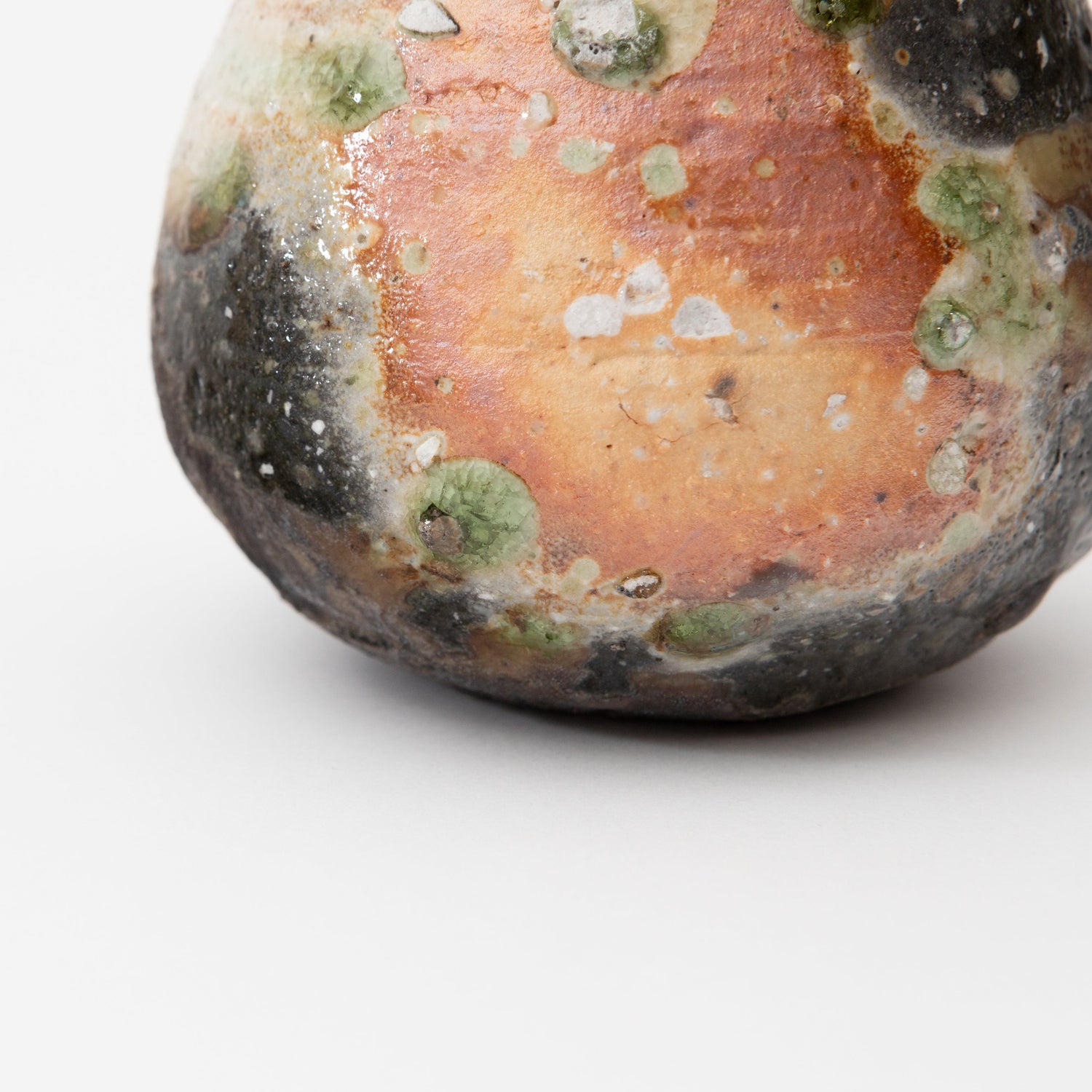 Iga tokkuri by Kai Tsujimura surface detail