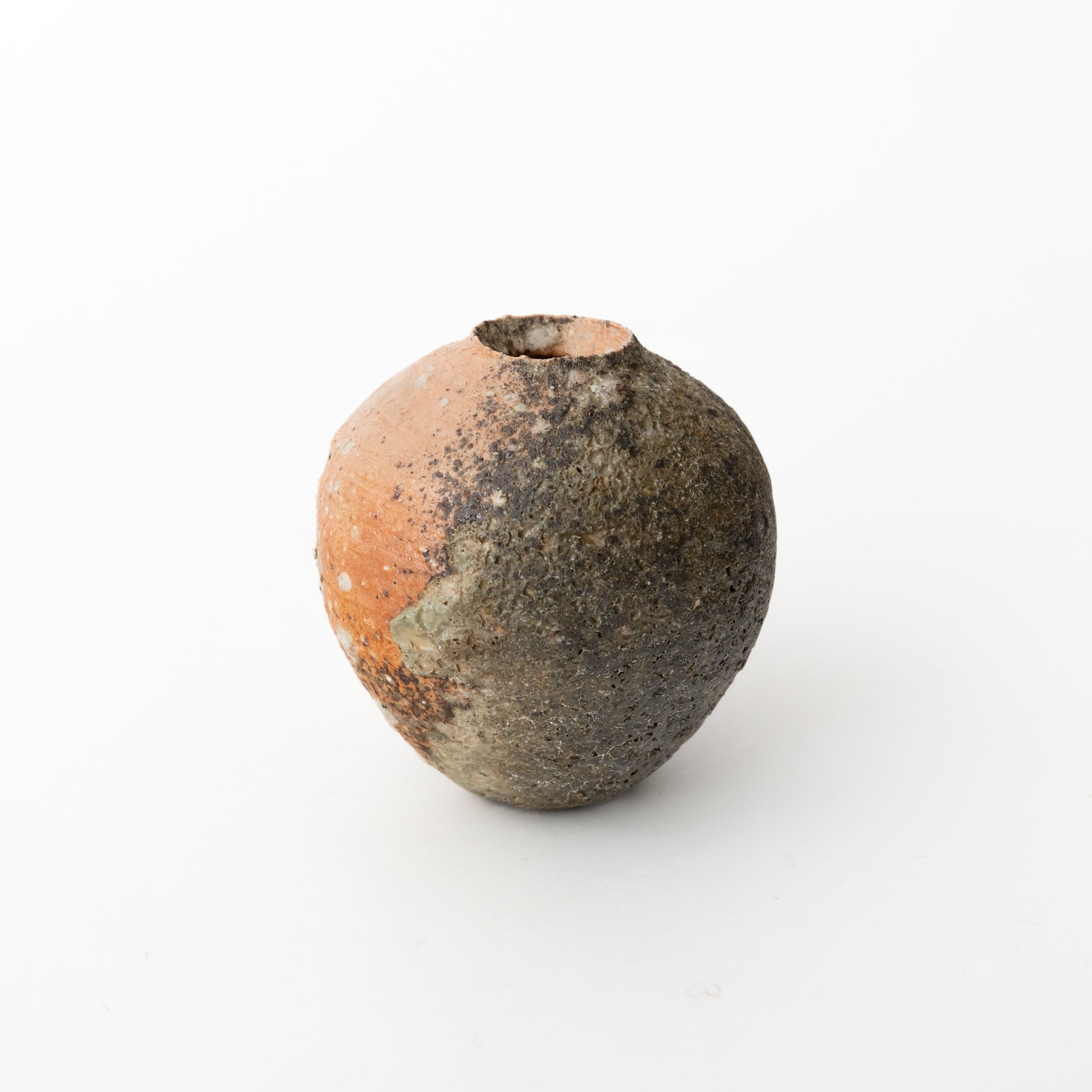自然釉花入｜辻村塊 作｜炎と橙の土肌・高さ22.5cm｜wanova