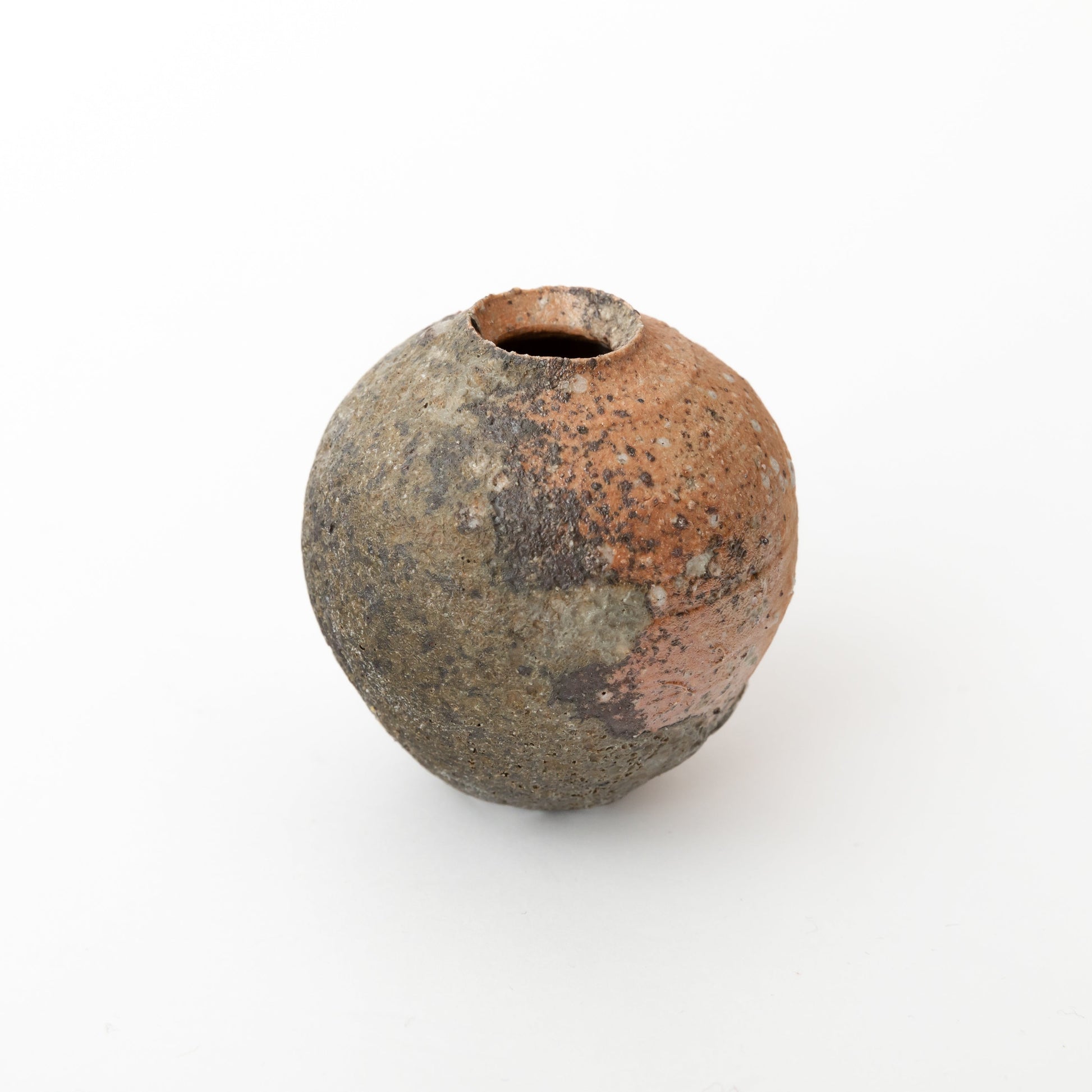 Natural ash glaze hanaire by Kai Tsujimura side view