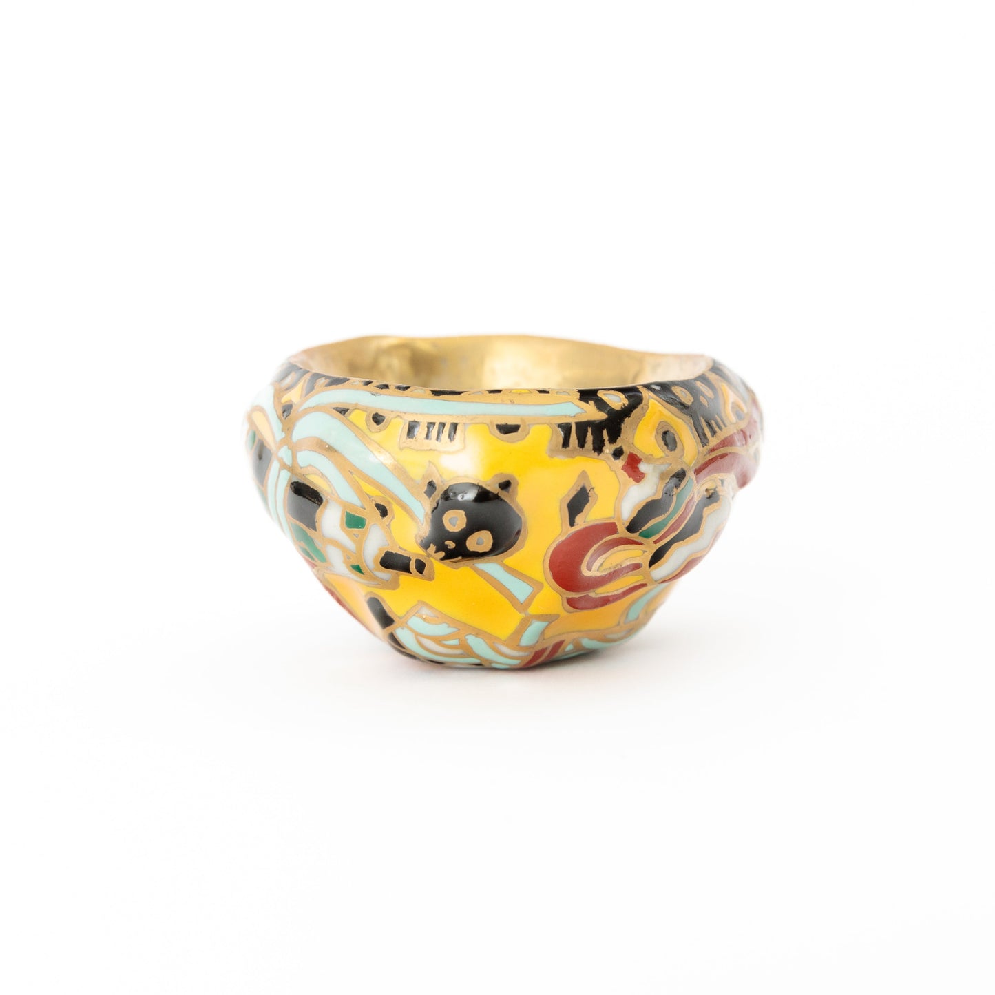 Takara-zukushi sakazuki by Kasumi Ueba side view yellow auspicious motifs