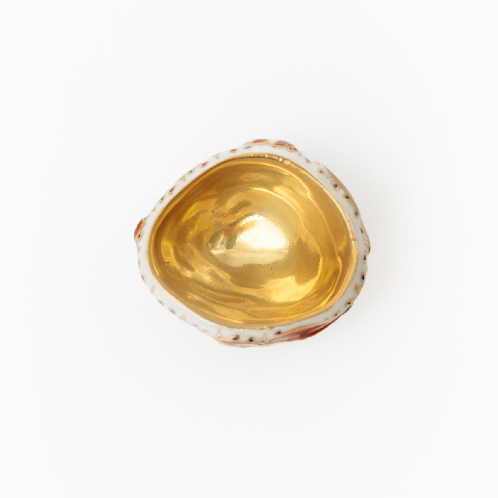 Takara-zukushi sakazuki by Kasumi Ueba top view gold interior