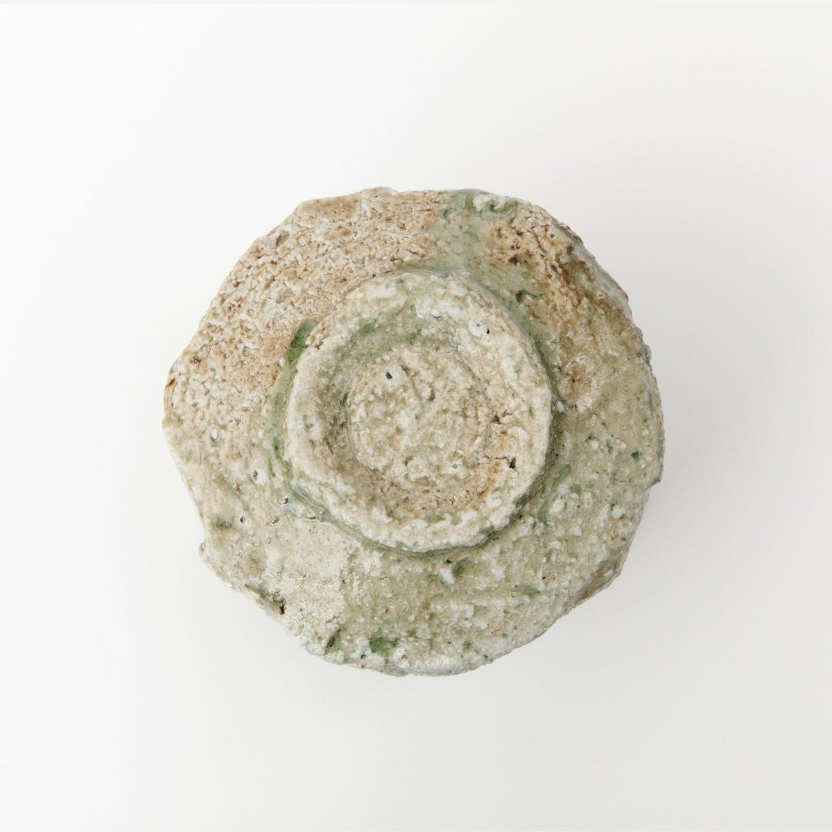 Underside of the bowl showing the bare Shigaraki clay and the boldly cut spiral foot.