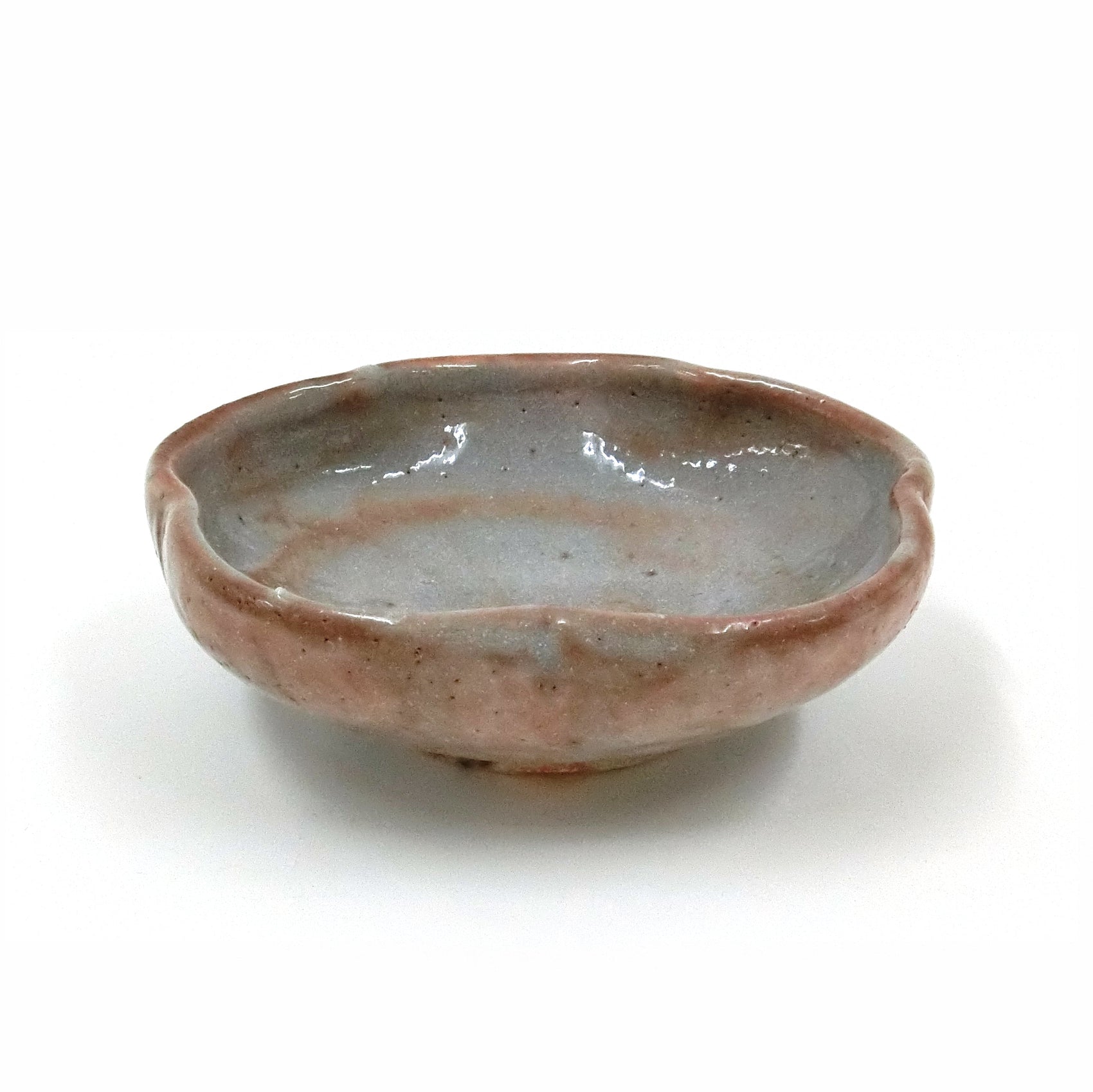 Nezumi shino rinka bowl by Mahito Yoshida alternate angle