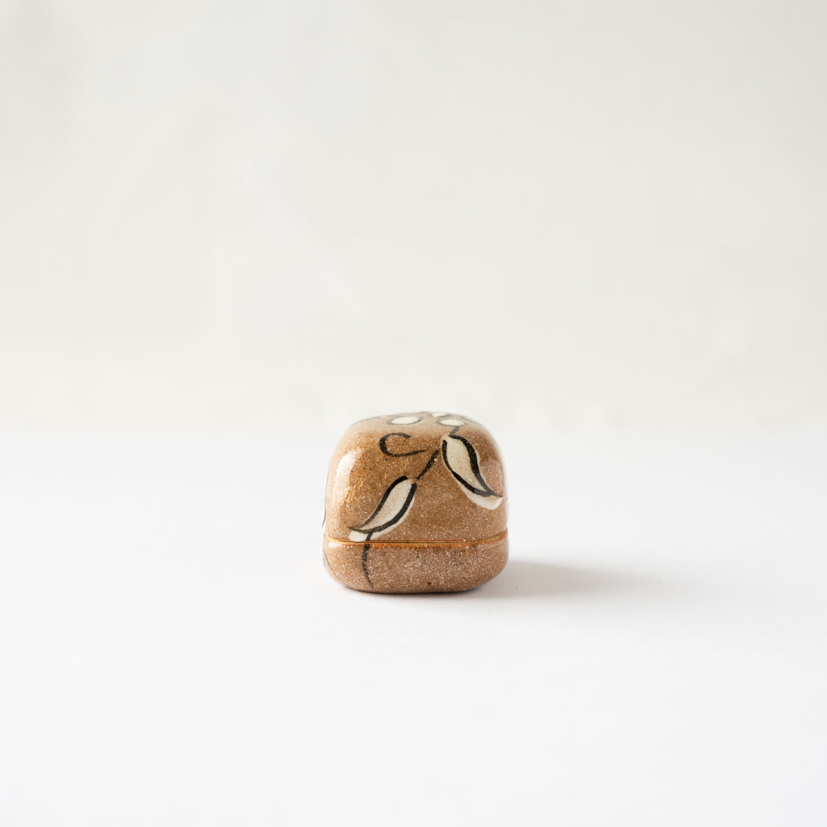 Side profile of the cubic Oribe miniature KOGO incense container, featuring delicate leafy vine details.