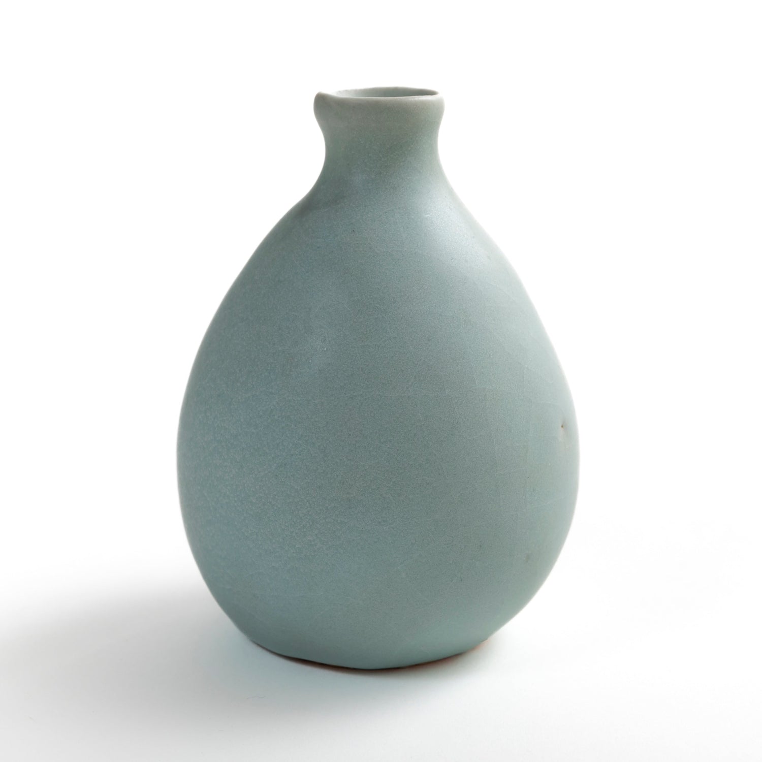 Gokuten celadon tokkuri by Sadamitsu Sugimoto angled