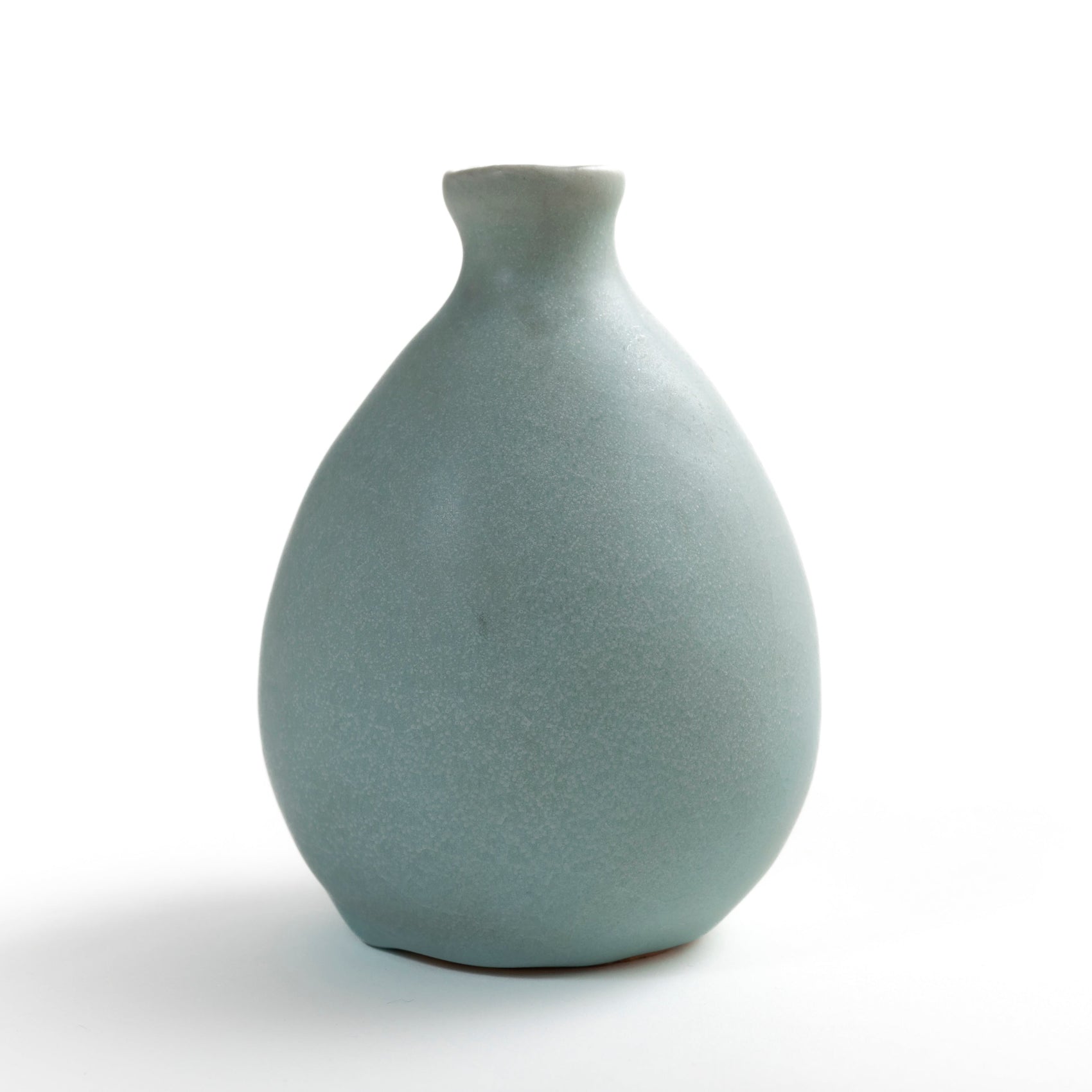 Gokuten celadon tokkuri by Sadamitsu Sugimoto back