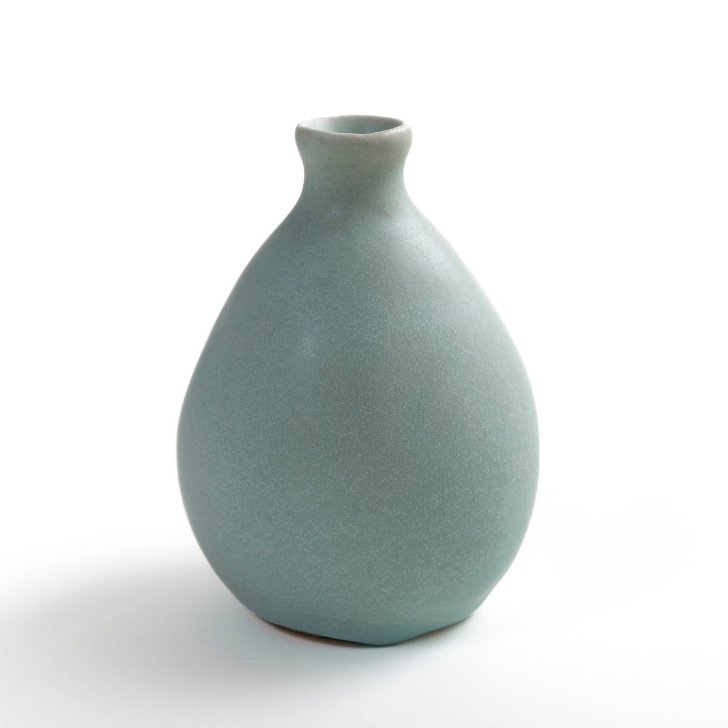 Gokuten celadon tokkuri by Sadamitsu Sugimoto front view