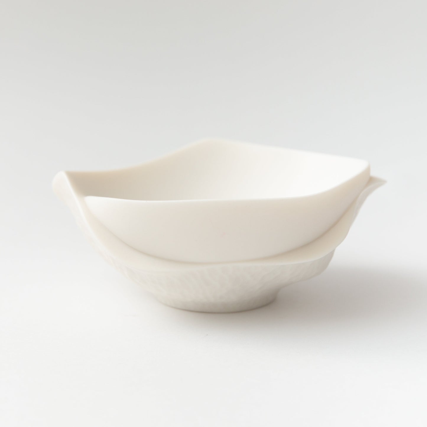 Hakujī carved water ripple sake cup Kaoru by Shigeyuki Niwa angled view