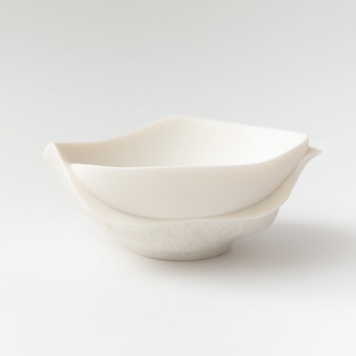 Hakujī carved water ripple sake cup Kaoru by Shigeyuki Niwa angled view