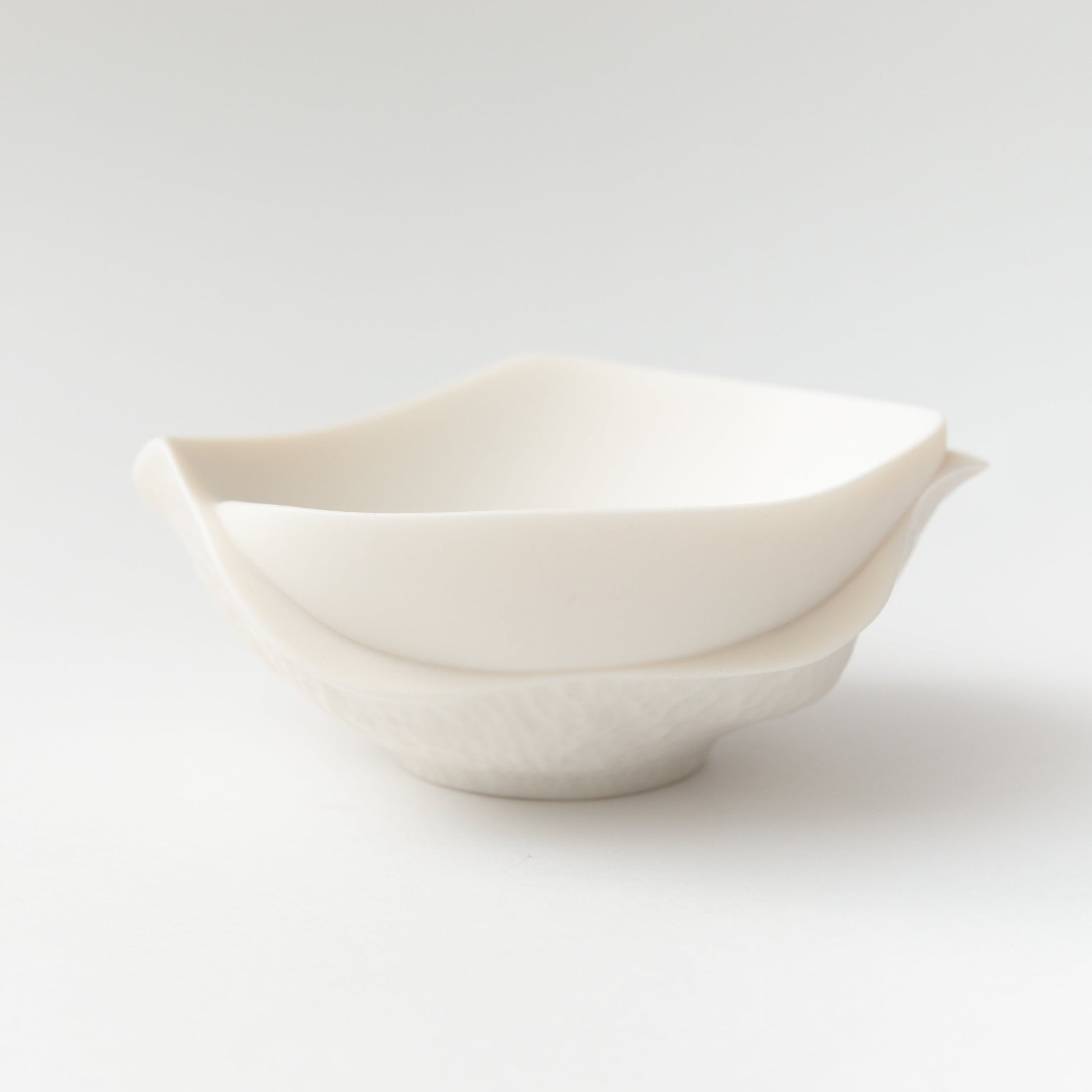 Hakujī carved water ripple sake cup Kaoru by Shigeyuki Niwa angled view