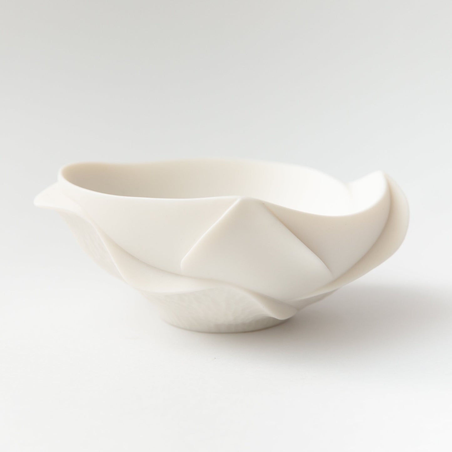 Hakujī carved water ripple sake cup Kaoru by Shigeyuki Niwa alternate angle