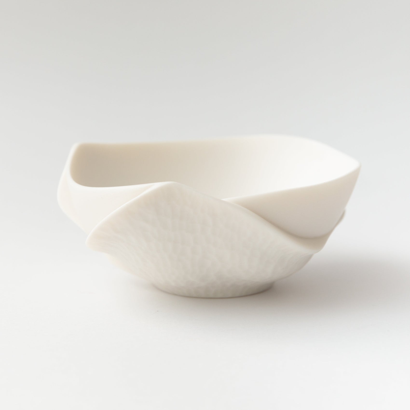 Hakujī carved water ripple sake cup Kaoru by Shigeyuki Niwa side view