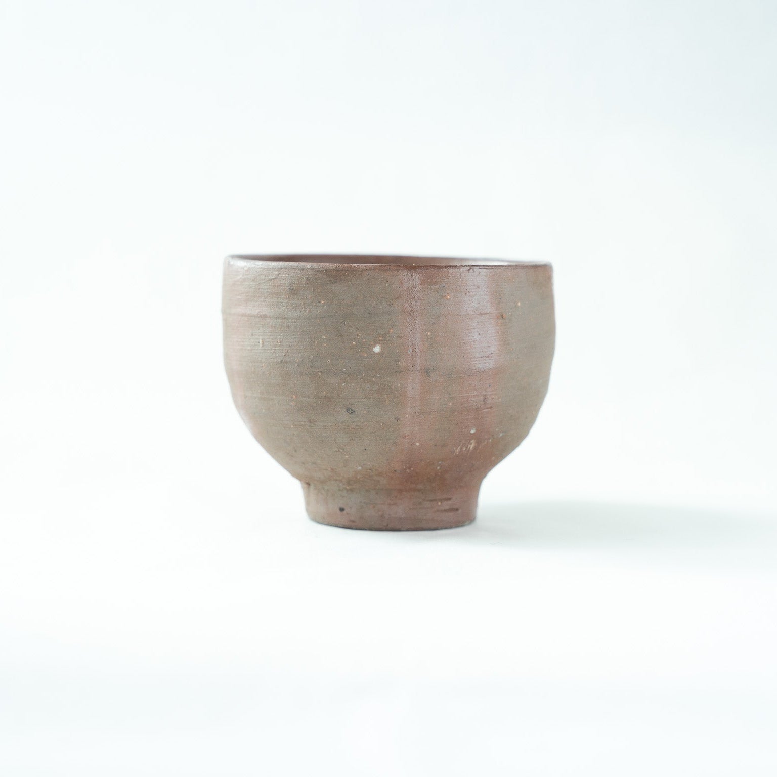Front view of the Bizen ware GUINOMI by Yu Fujiwara, showcasing its rounded silhouette and smooth brownish clay texture.