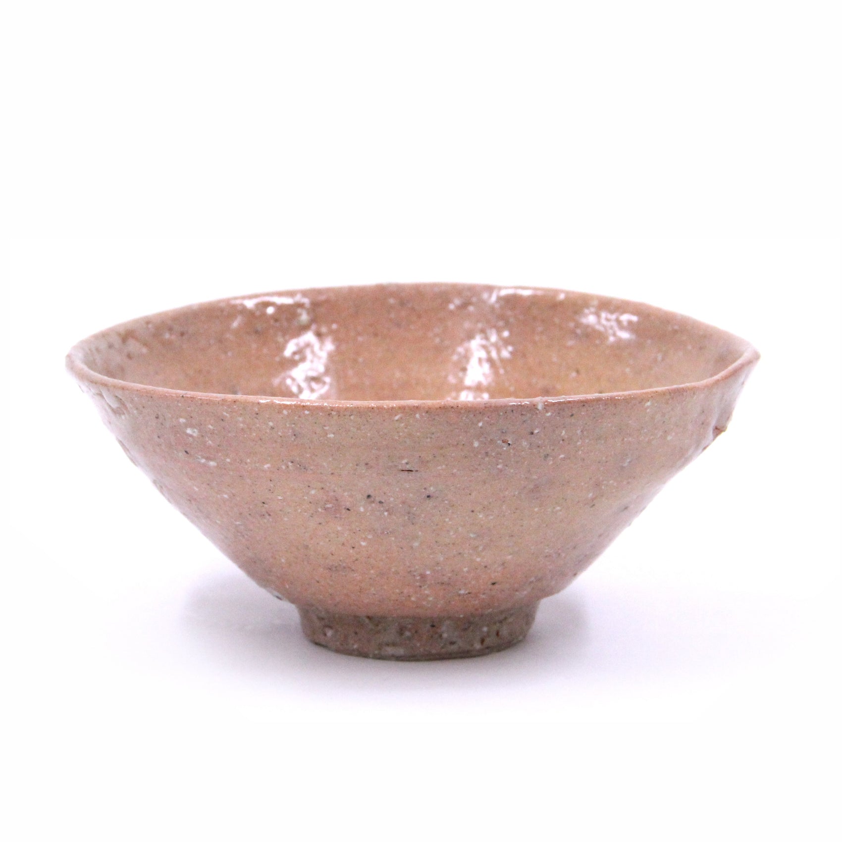 Side view of an Ao-Ido chawan tea bowl by Yui Tsujimura