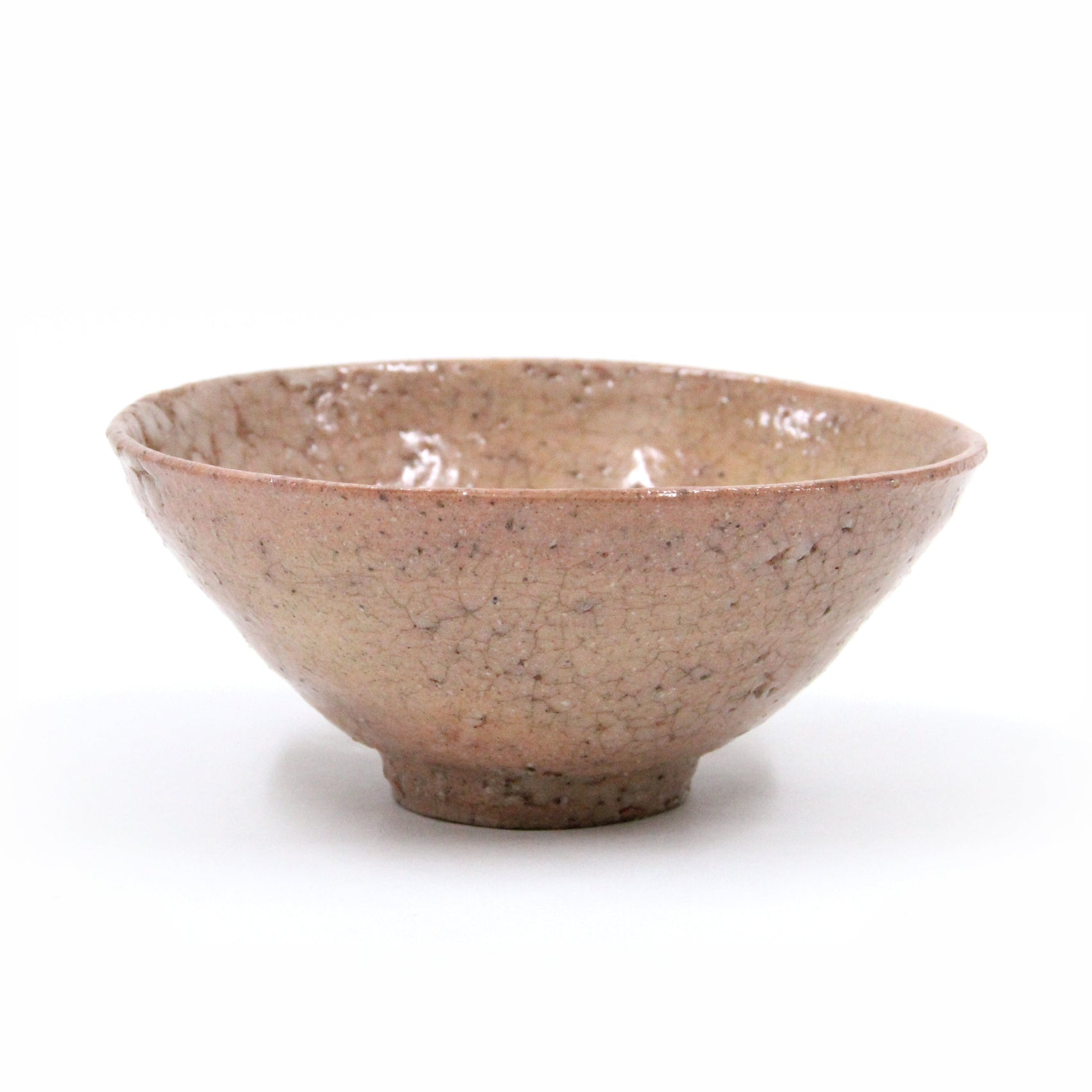Side view of an Ao-Ido chawan tea bowl by Yui Tsujimura