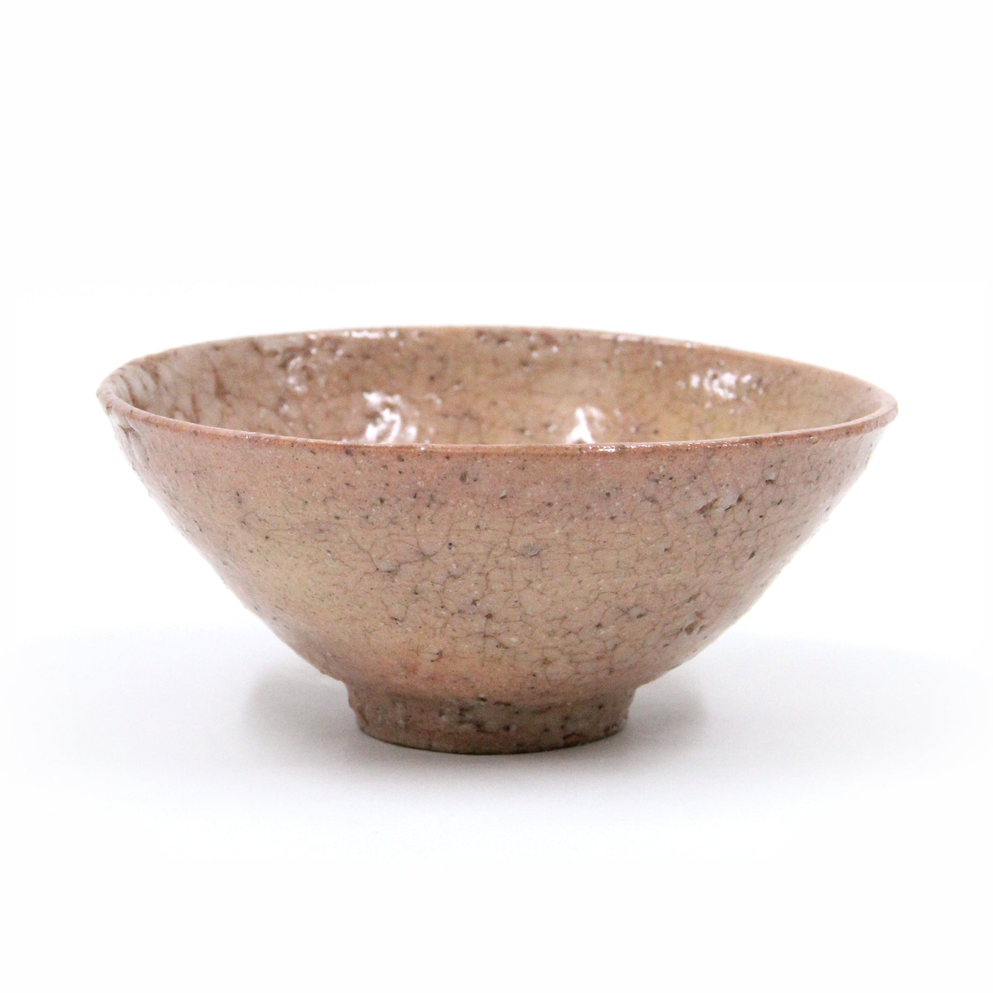 Side view of an Ao-Ido chawan tea bowl by Yui Tsujimura