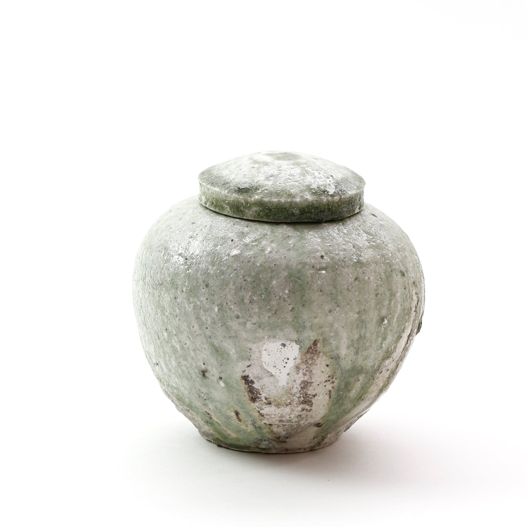 Natural ash glazed lidded tsubo by Yui Tsujimura front view